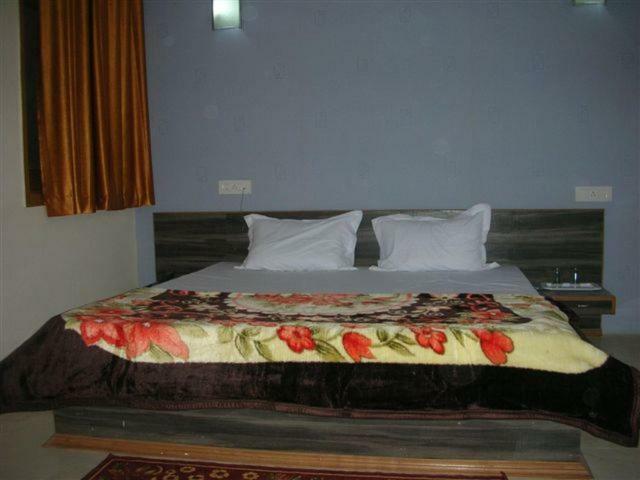 Sbm Hotel Juliāsar Esterno foto
